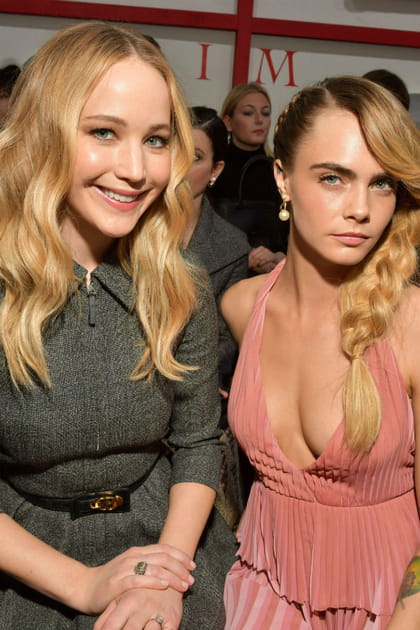 Jennifer Lawrence et Cara Delevingne au d&eacute;fil&eacute; Dior