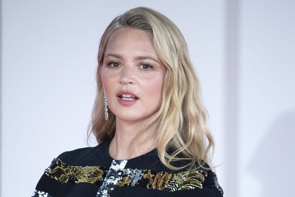 Virginie Efira, rockeuse dans l'&acirc;me avec son wavy avec une raie sur le c&ocirc;t&eacute;