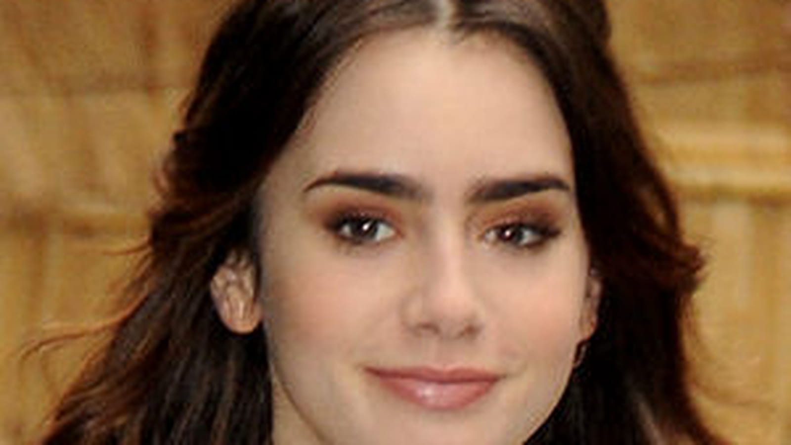 Lily Collins, cheveux longs