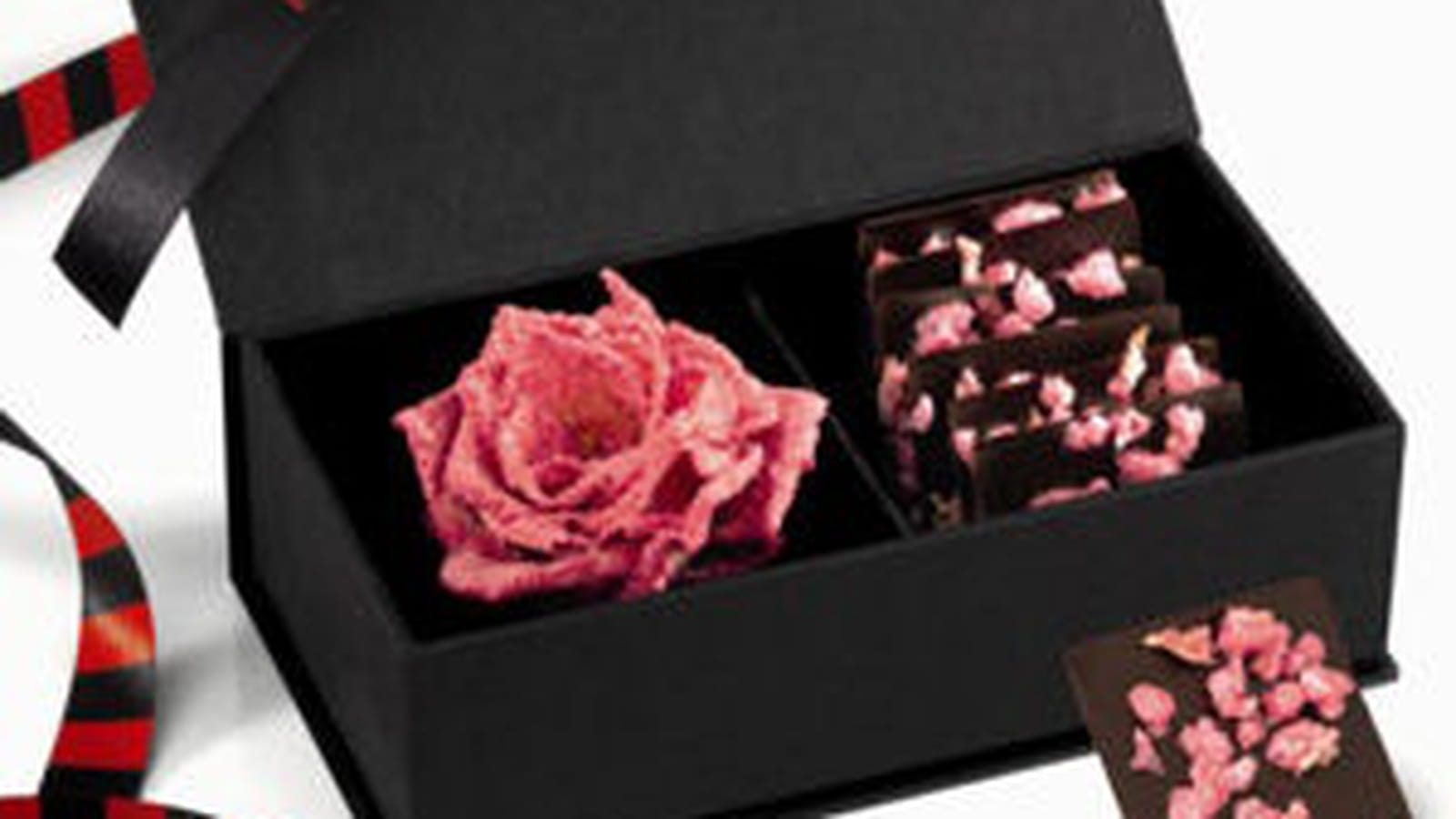 Roses cristallisées et mendiants aux éclats de roses cristallisées par Hédiard
