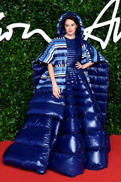 Shailene Woodley en robe couette