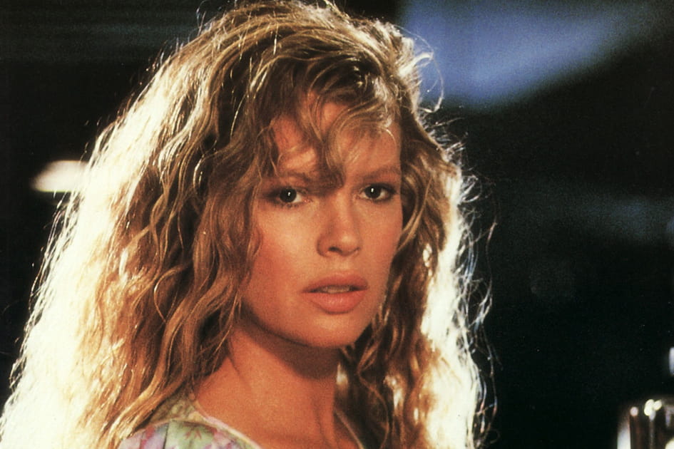 Les cheveux boucl&eacute;s de Kim Basinger