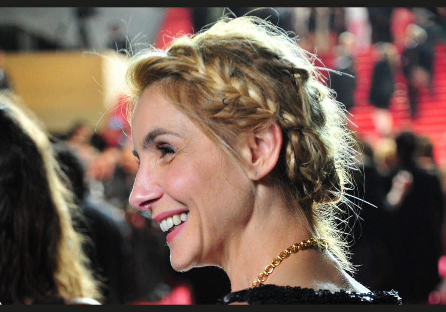 Clotilde Courau, somptueuse avec sa coiffure tress&eacute;e