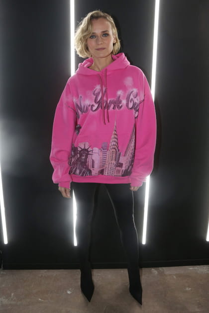Diane Kruger en sweat rose à capuche