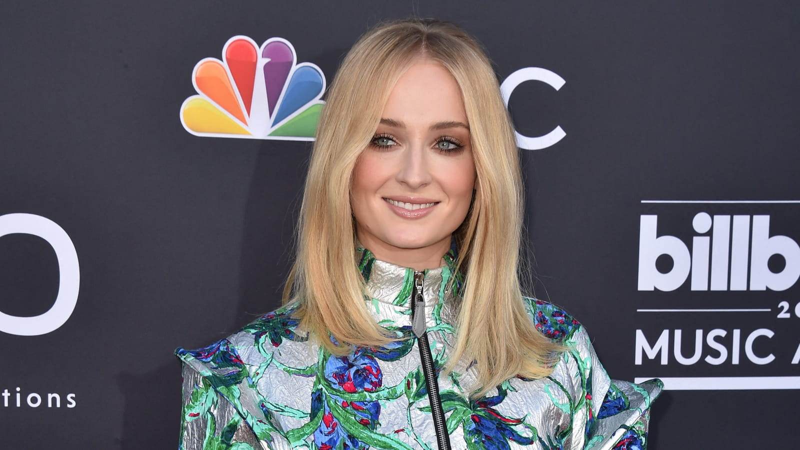 Sophie Turner, en blonde