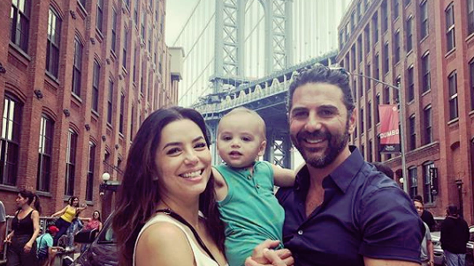 Eva Longoria, Santiago et José Antonio Baston