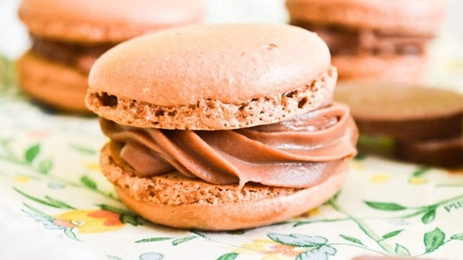 Macarons chocolat au lait caramelia Valrhona