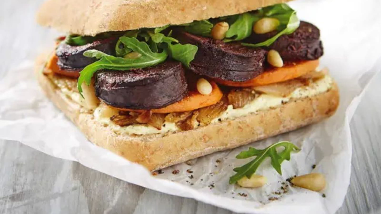 Burger de boudin noir aux oignons et patates douces grillées
