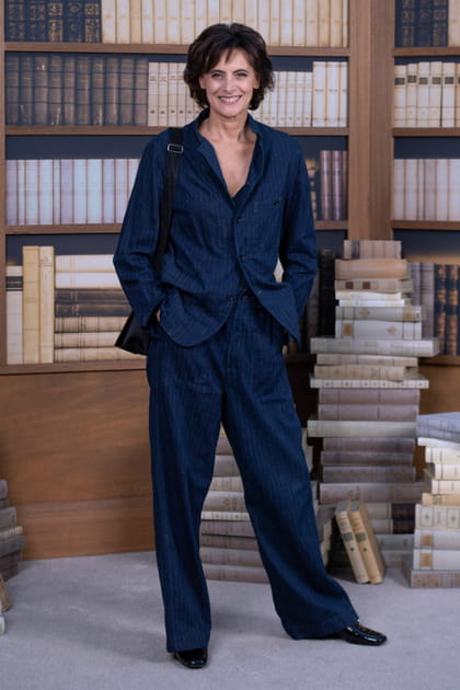 In&egrave;s de la Fressange au d&eacute;fil&eacute; Chanel