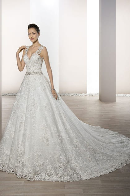 Une robe cintr&eacute;e, Demetrios