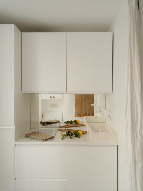 Apr&egrave;s&nbsp;: une cuisine IKEA blanche qui se fond dans le d&eacute;cor