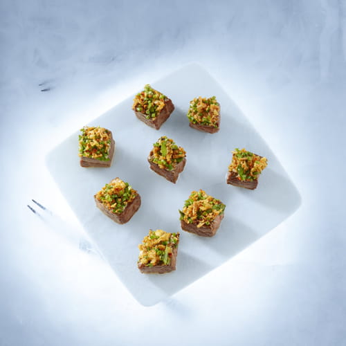 Cubes de boeuf moelleux et son croustillant aux herbes