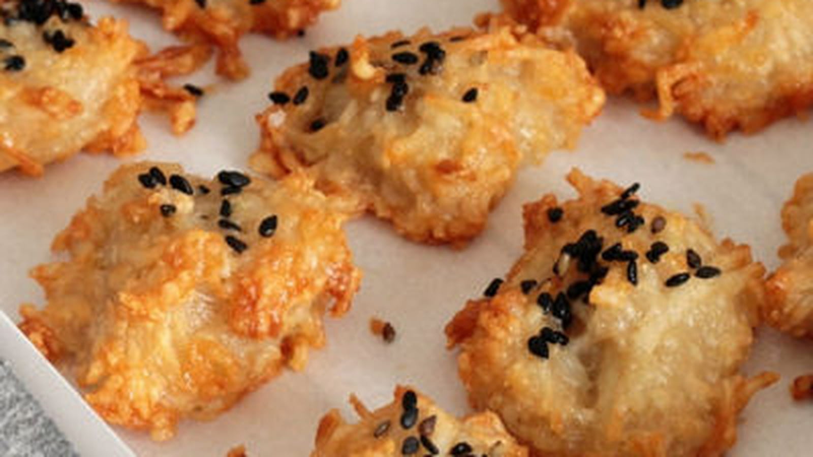 Biscuits apéritifs à l’emmental et au sésame noir
