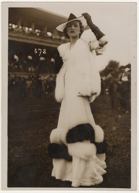 Premi&egrave;res photos hors studio lors de courses hippiques