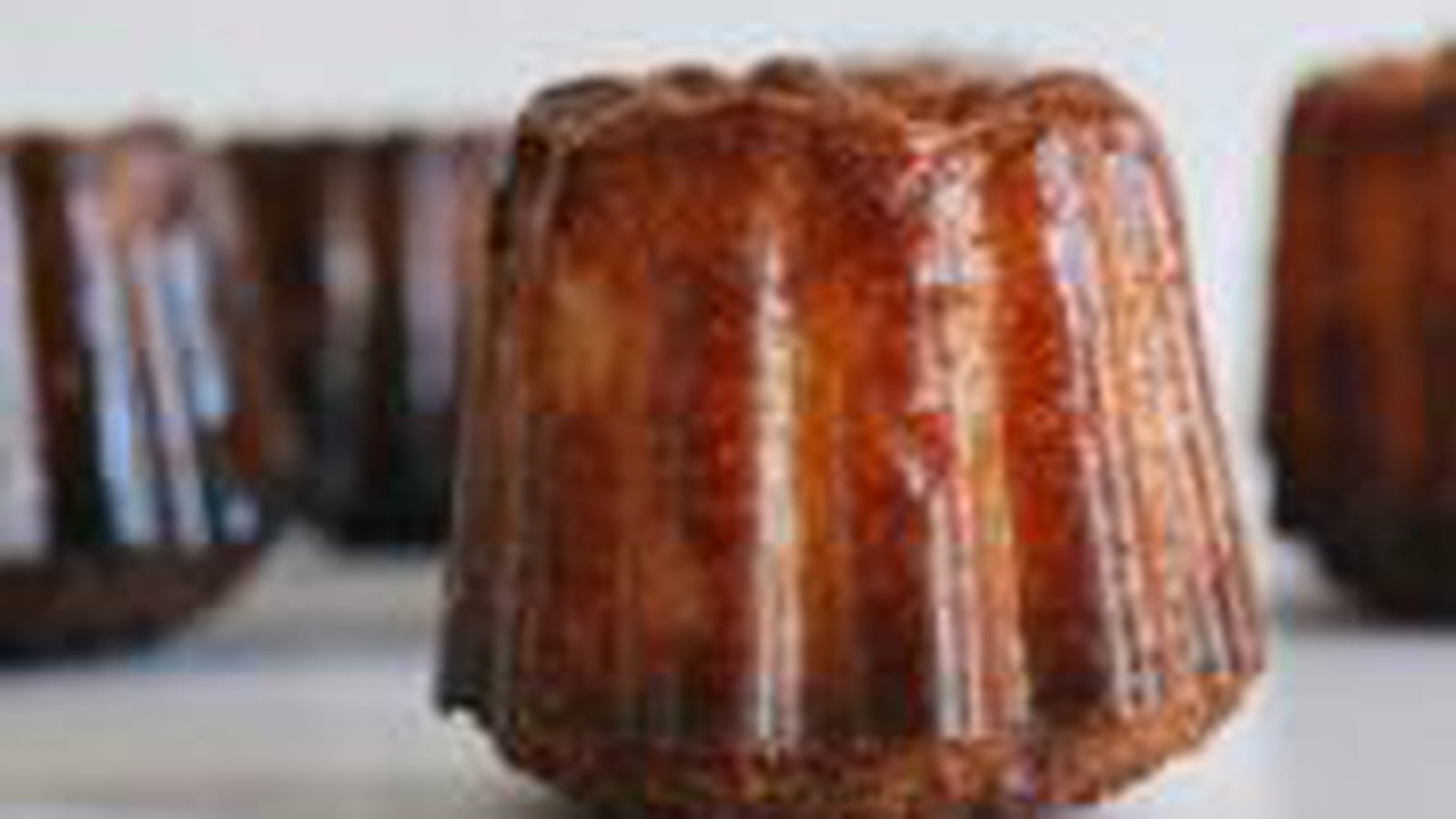 Cannelés bordelais