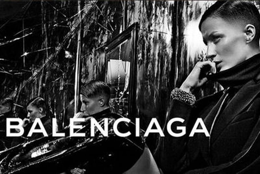 Gisele Bundchen ose les cheveux courts pour Balenciaga