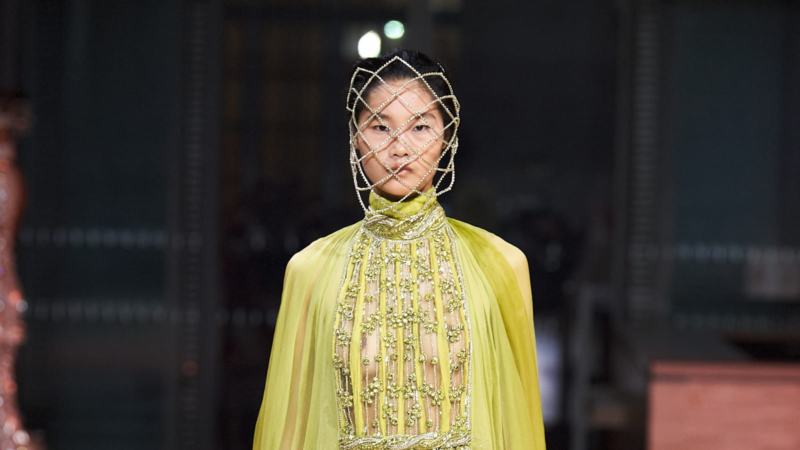 Look 16