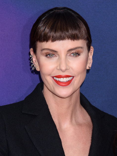 Stars et coloration&nbsp;: Charlize Theron en brune