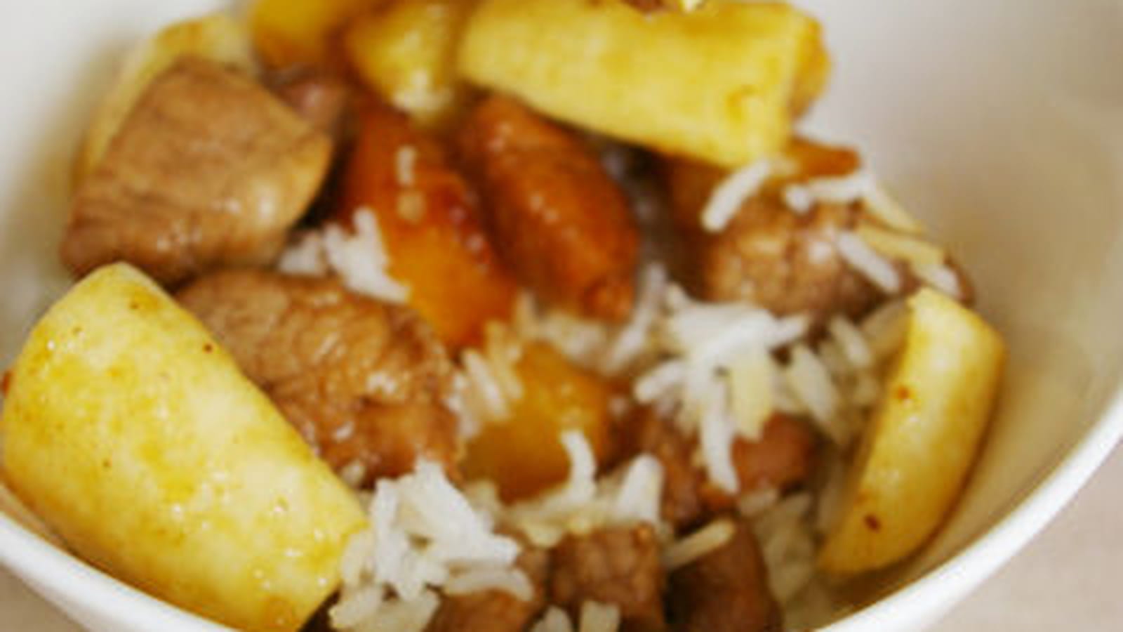 Filet mignon de porc au miel, pommes et bananes