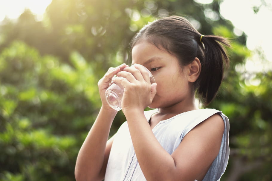 Les bons gestes et les conseils chez l'enfant en cas de canicule