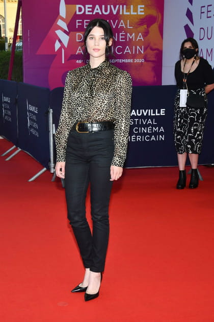 TOP : Astrid Berges-Frisbey en top léopard