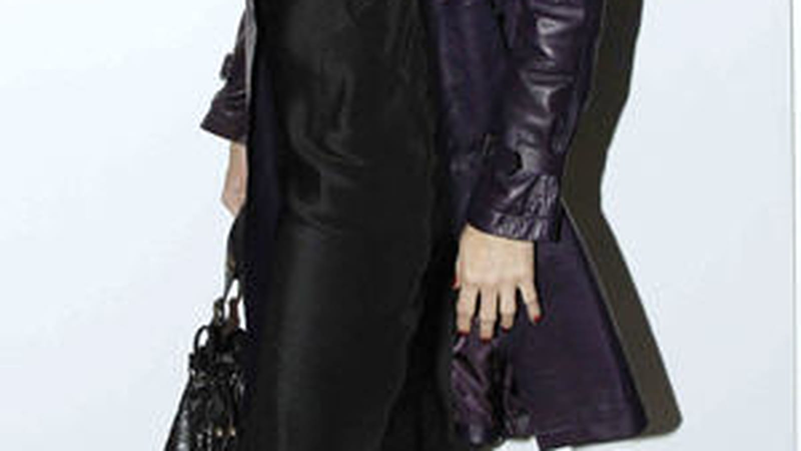 Julie Ferrier et le trench en cuir 