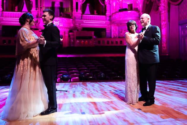 Des slows après le repas festif : Bal du Centenaire à Monaco