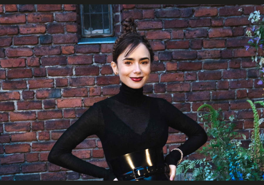Lily Collins, splendide avec son chignon tress&eacute;