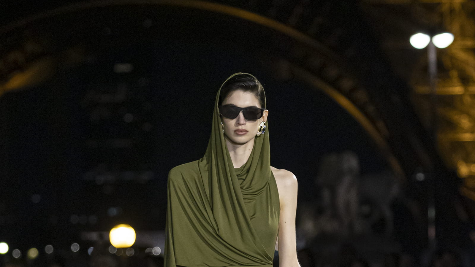 Look 11