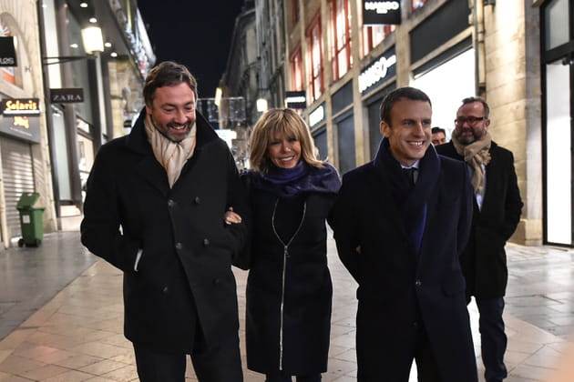 En route pour un meeting &agrave; Bordeaux, le sourire aux l&egrave;vres