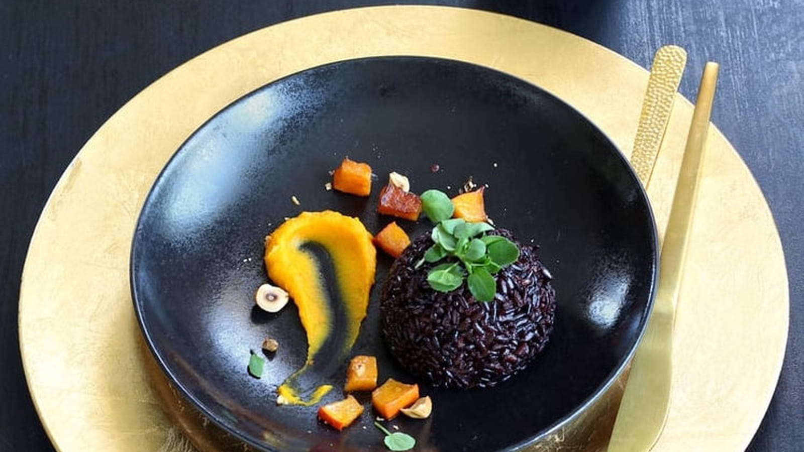 Riz vénéré à la crème de potimarron, noisettes torréfiées et cresson