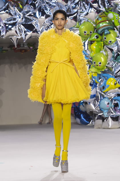 Look 44&nbsp;du d&eacute;fil&eacute; Giambattista Valli