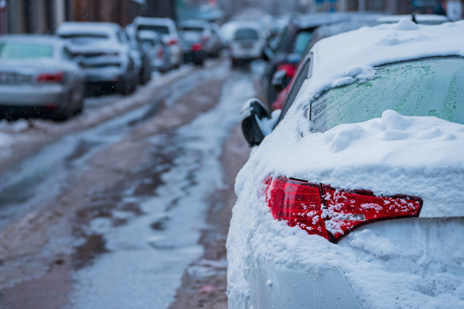 This common way of warming up in the car is strictly prohibited, but everyone ignores it