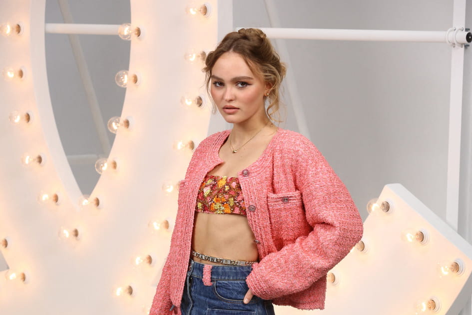 Top&nbsp;: Lily Rose Depp et son chignon coiff&eacute;-d&eacute;coiff&eacute;