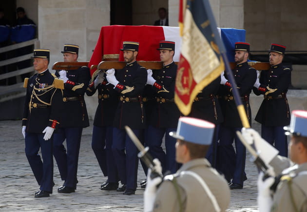 La Garde R&eacute;publicaine transporte le cercueil de Jacques Chirac