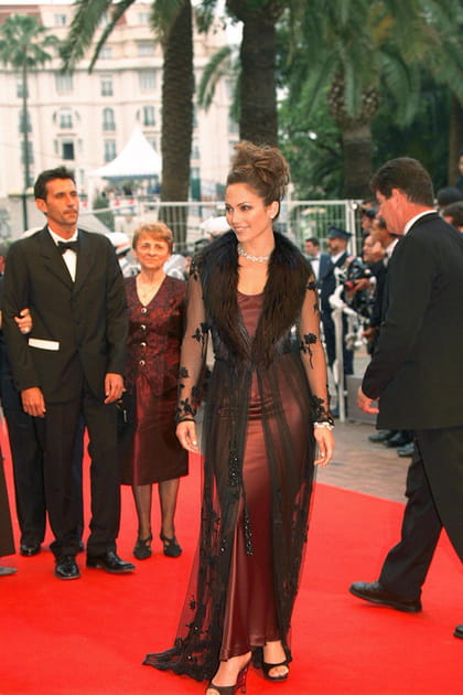Jennifer Lopez en robe brod&eacute;e