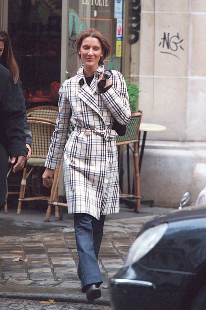 Avant&nbsp;: C&eacute;line Dion en trench &agrave; carreaux en 1999