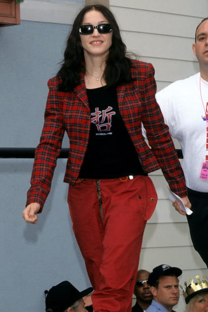 Avant&nbsp;: Madonna en pantalon cargo en 1998