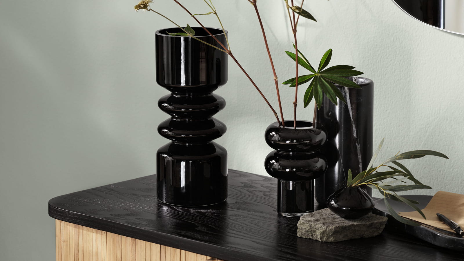 Vase en verre noir 