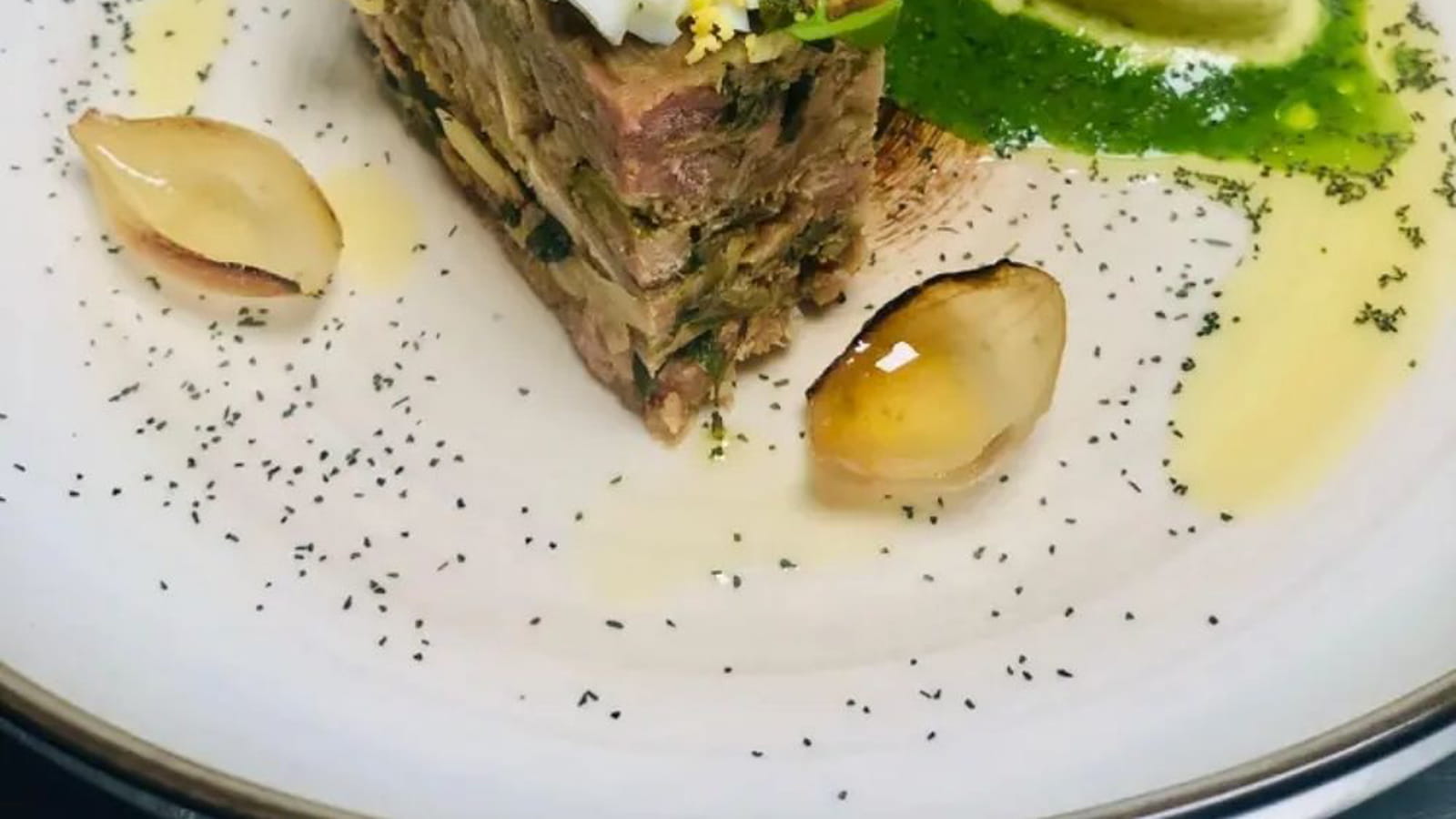 Terrine de tête de veau comme une gribiche, sorbet cornichon français
