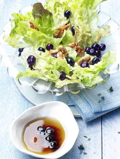 Laitue avec vinaigrette aux myrtilles