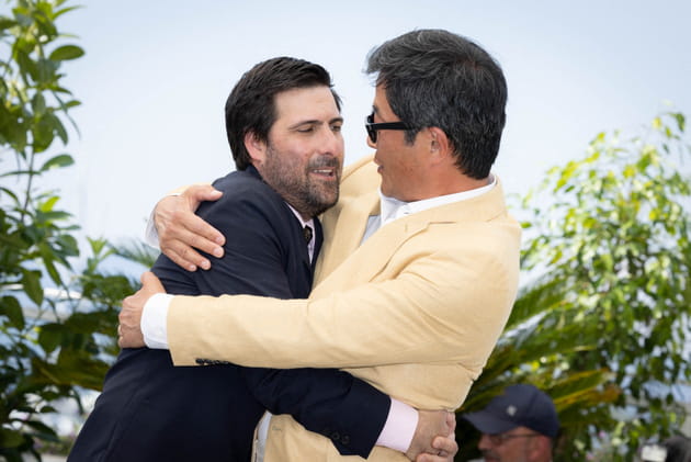 Jason Schwartzman et Stephen Park : câlins gratuits au Festival de Cannes