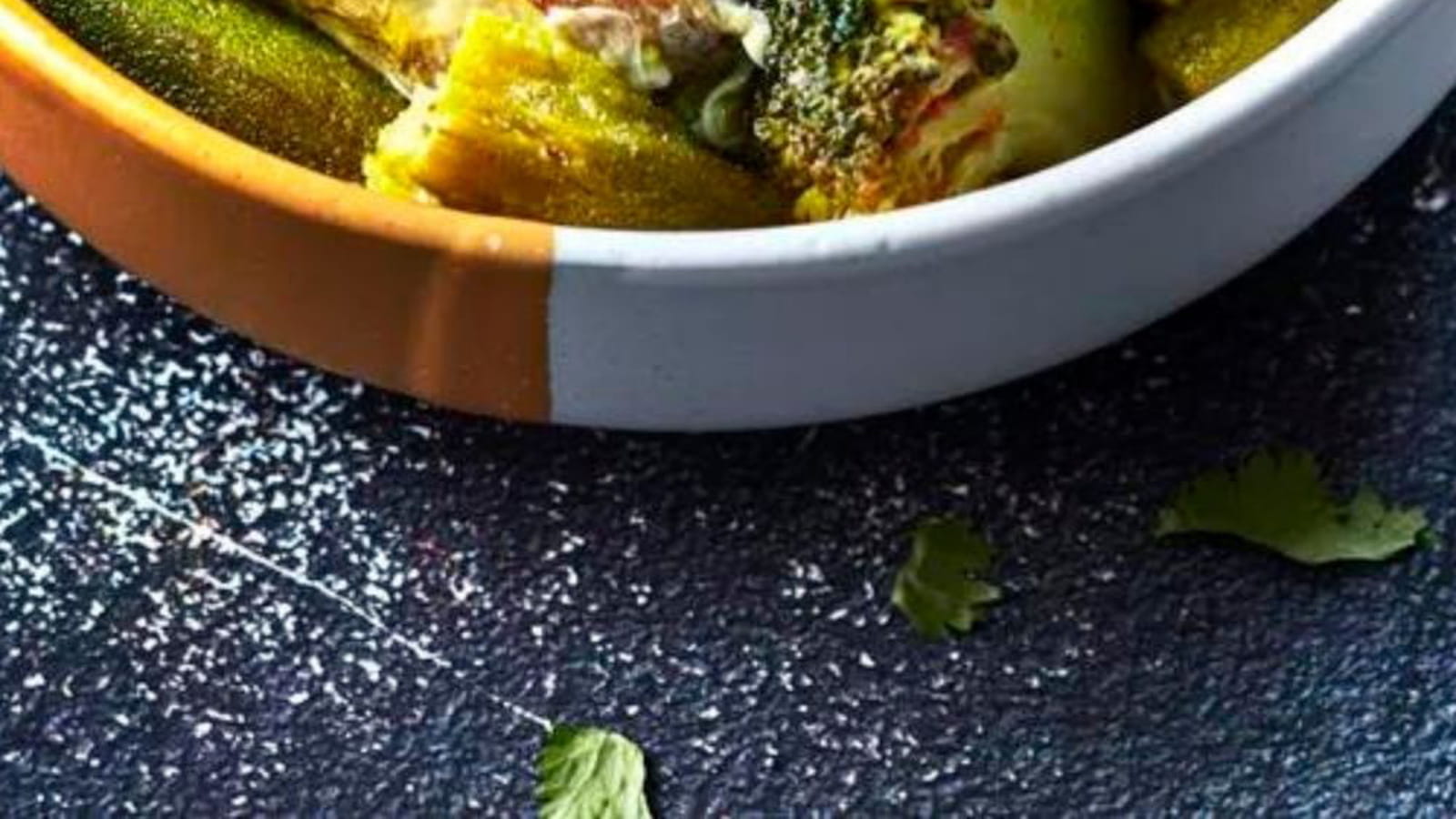 Collier d’agneau en tajine au citron confit, gombos et brocoli