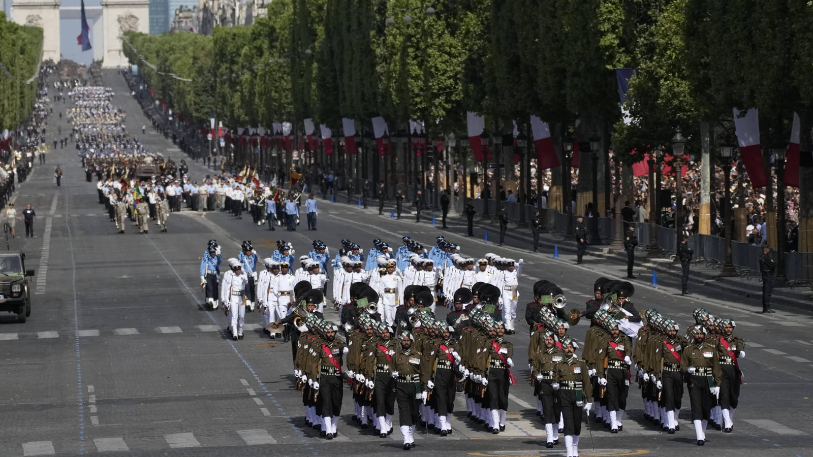 Un motard de la police nationale