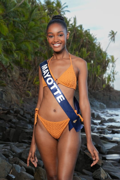 Houdayifa Chibaco (Miss Mayotte) pose en maillot