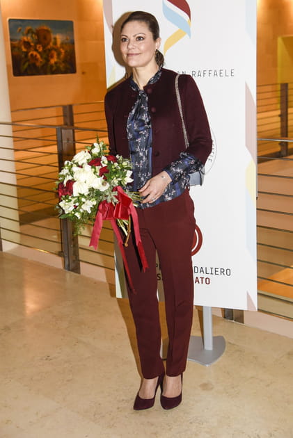 Victoria de Suède en tailleur bordeaux