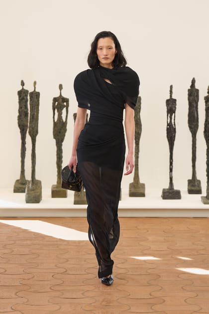 Look 29&nbsp;du d&eacute;fil&eacute; Jacquemus "Les sculptures"