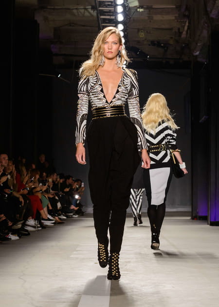 Karlie Kloss au défilé H&M X Balmain