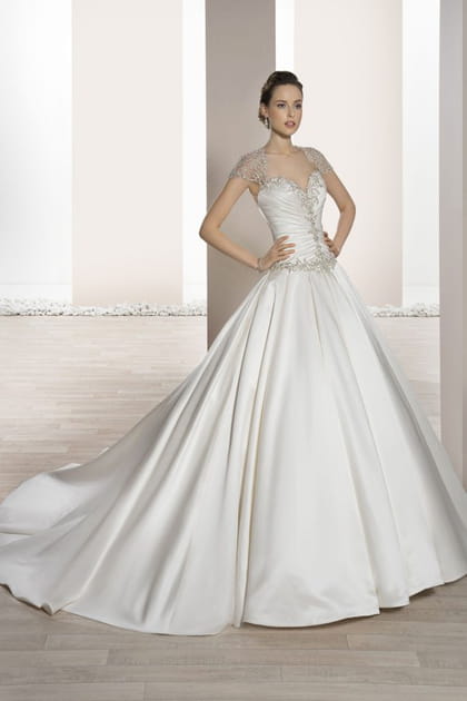 Une robe élégante, Demetrios