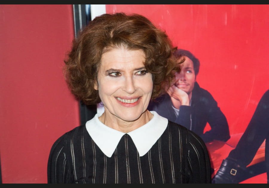 Fanny Ardant, pimpante avec son court volumineux